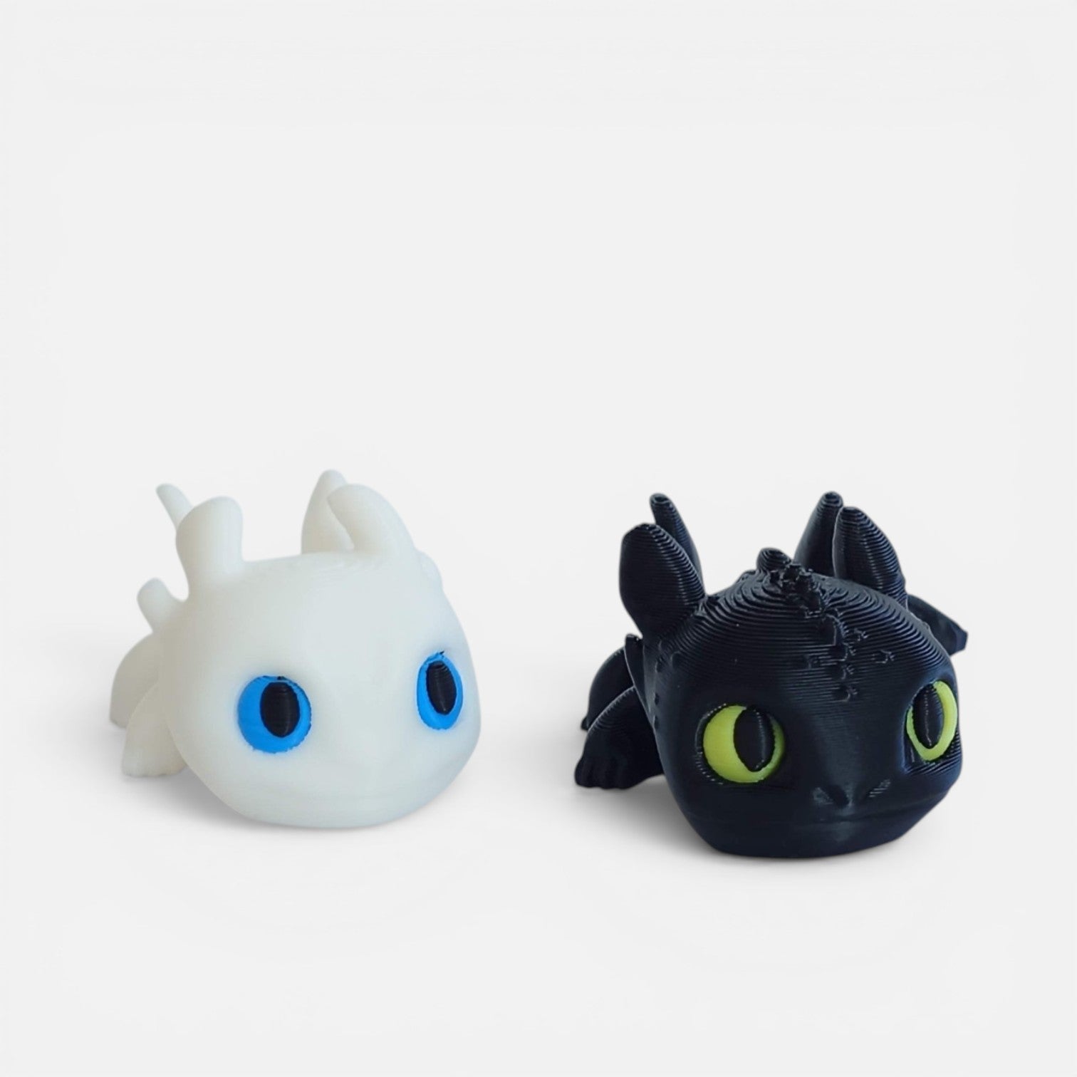 This is a pair of 3D printed dragons – Night Fury and Light Fury
