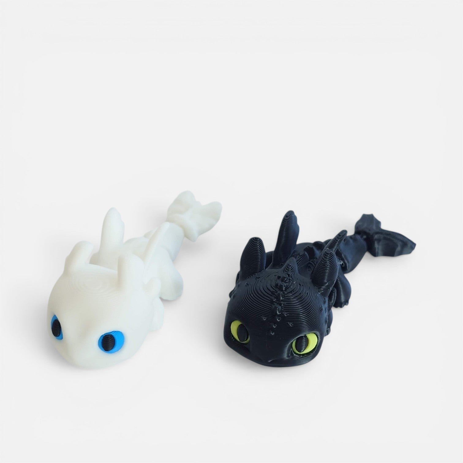 This is a pair of 3D printed dragons – Night Fury and Light Fury