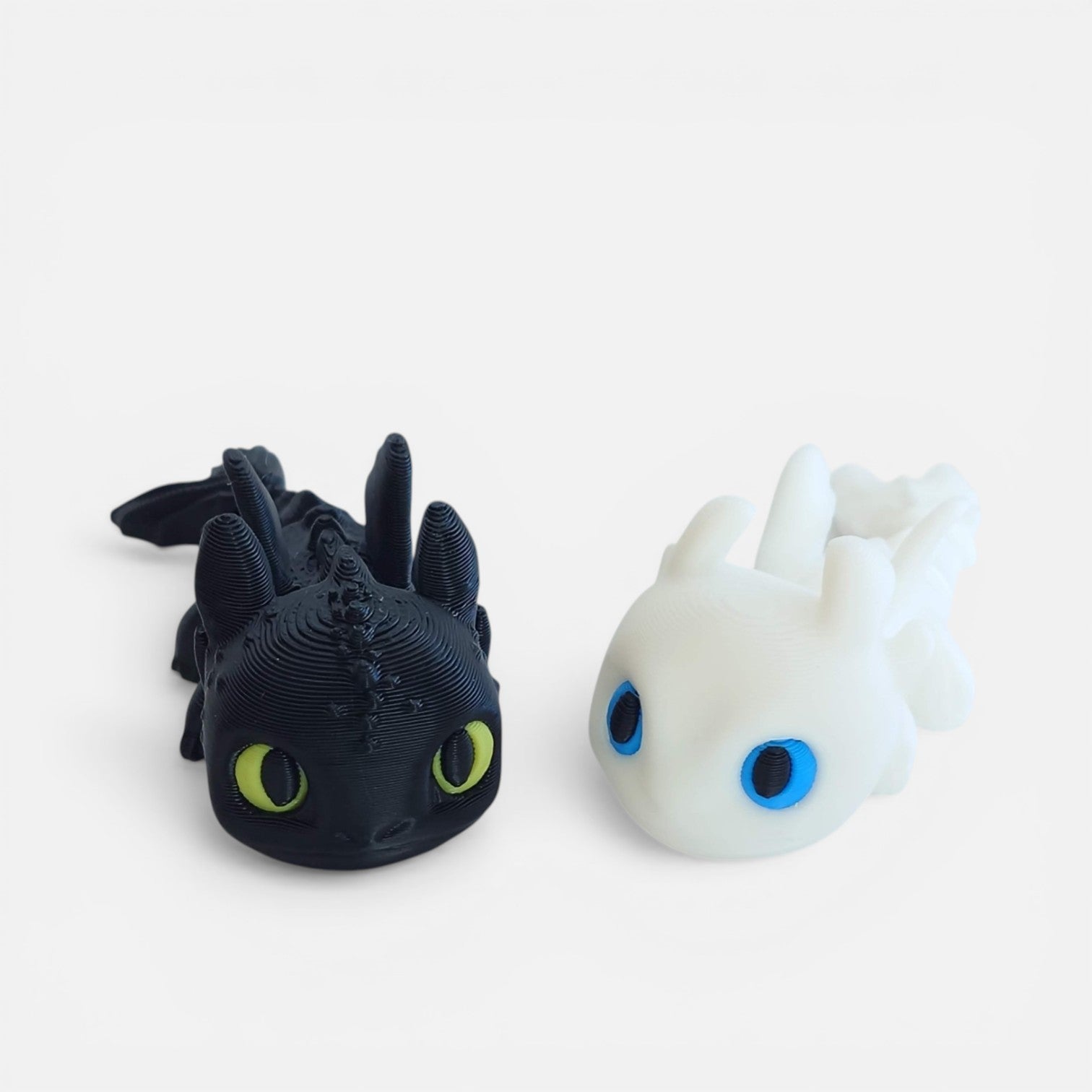 This is a pair of 3D printed dragons – Night Fury and Light Fury