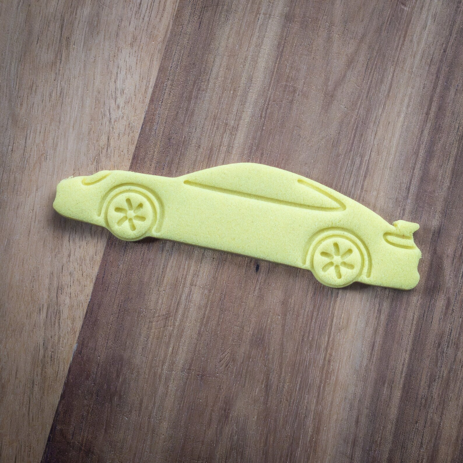 Oak leaf shaped cookie cutter 