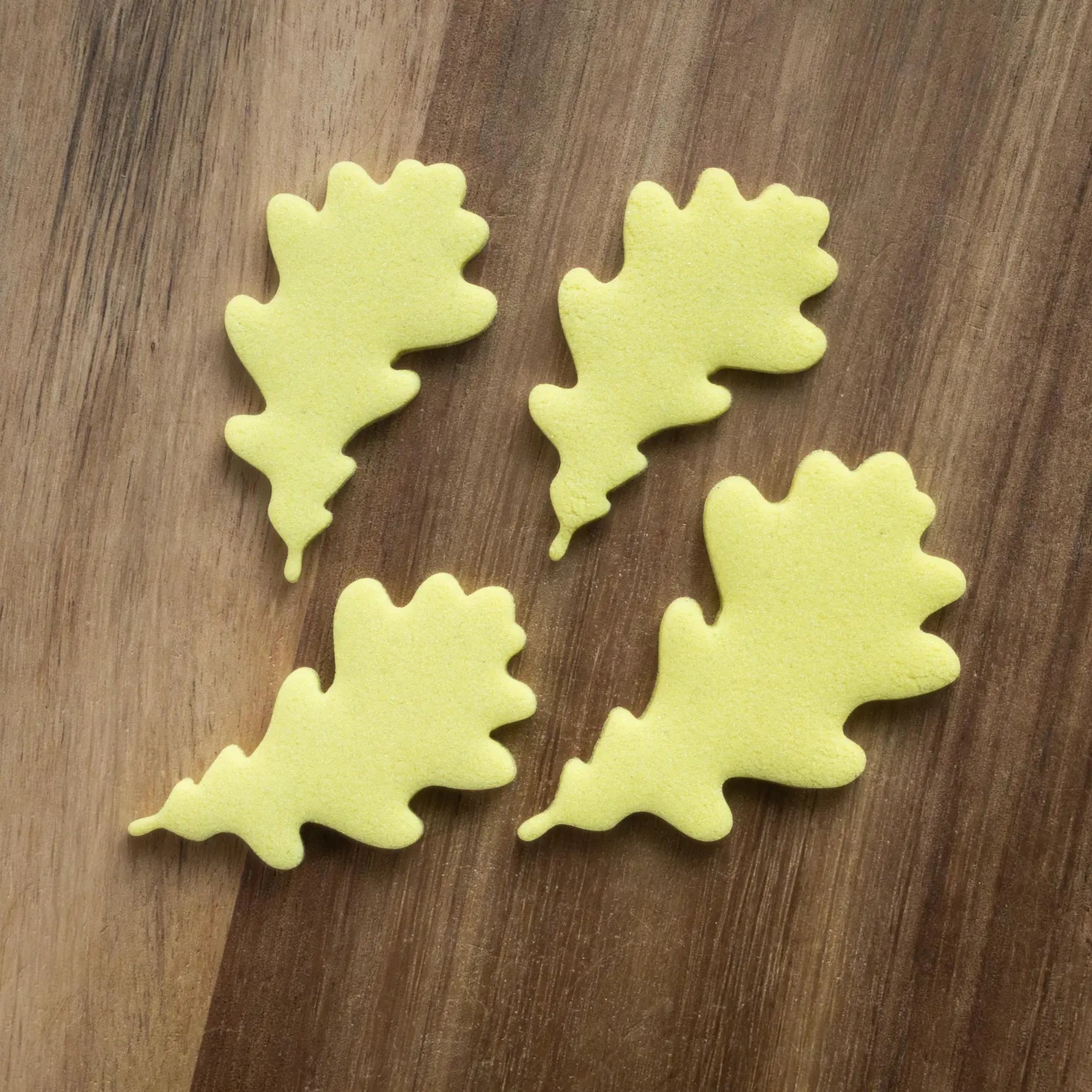 Oak leaf shaped cookie cutter 