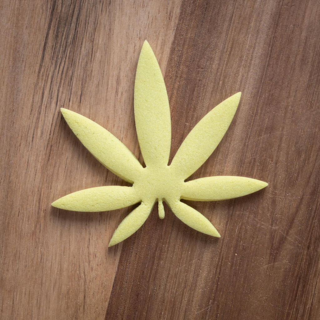 Oak leaf shaped cookie cutter 