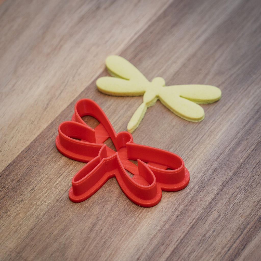 Oak leaf shaped cookie cutter 